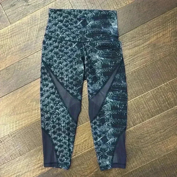 Varley 17” Cropped Leggings - Picture 2 of 9